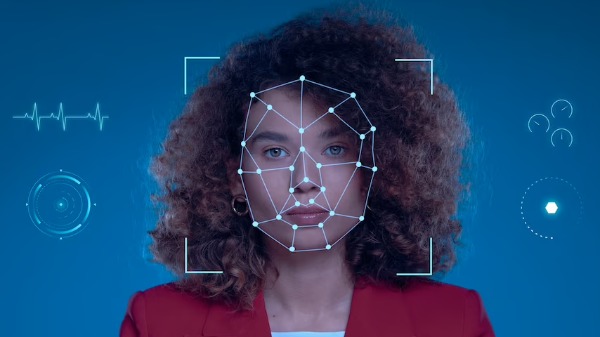 Nova lei busca aumentar punição para casos de deepfake contra mulheres nas redes sociais