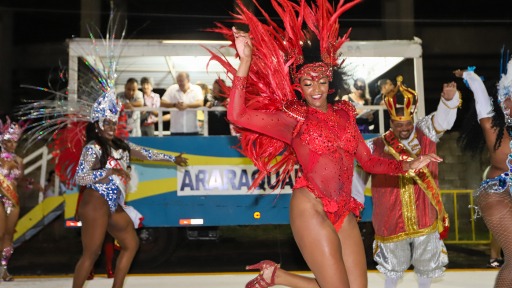 Desfile das Escolas de Samba retornou a Passarela do Samba no Cear em Araraquara neste sábado (22) (Foto: Amanda Rocha/ACidadeOn) - Foto: Amanda Rocha