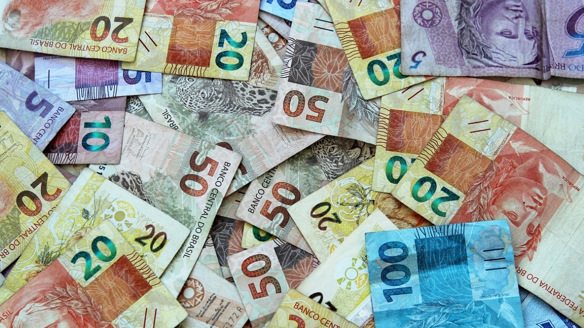 Juros altos elevam custo do crédito e exigem mais planejamento do consumidor