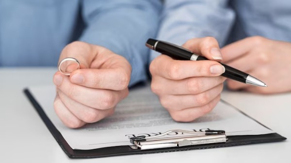 Procedimento pode ser litigioso ou amigável; é importante saber escolher um advogado e reunir a documentação necessária antes de dar entrada. (Foto: Reprodução/Freepik) - Foto: Divulgação