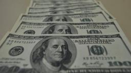 Dólar sobe 1,65% com temor de recessão nos EUA e cautela fiscal
