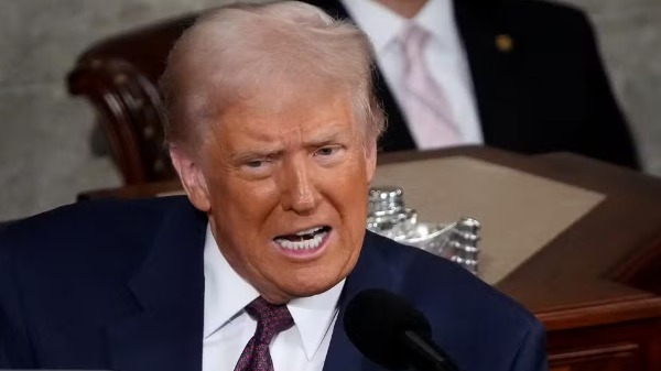 Donald Trump mantem defesa de 