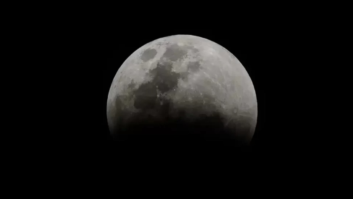 Eclipse parcial da Lua pode ser visto na noite desta terça-feira (17), em todo o Brasil