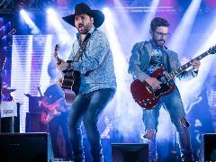 Edson e Hudson lideram programação de baile junino em clube