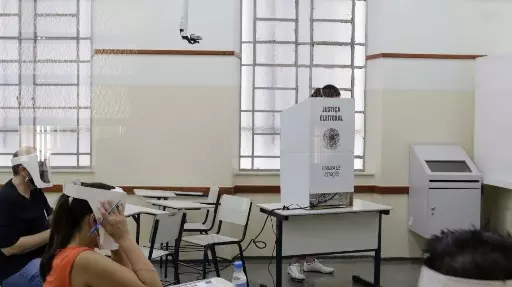 Quais as diferenças entre o sistema eleitoral proporcional e o majoritário no Brasil?