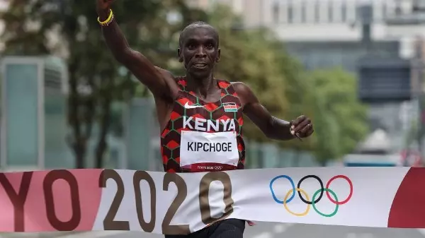 Recordistas mundiais Kipchoge e Kosgei estão prontos para Maratona de Tóquio