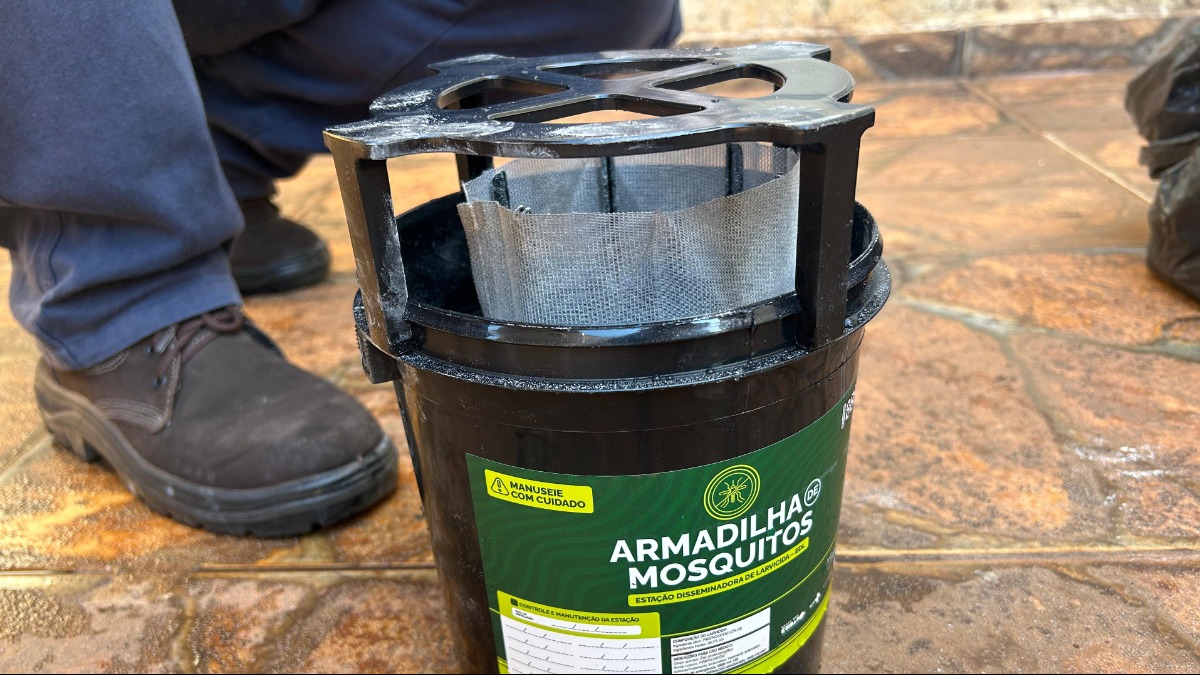 Equipes de Divisão de Vigilância em Saúde instalam armadilhas contra a dengue em Ribeirão Preto