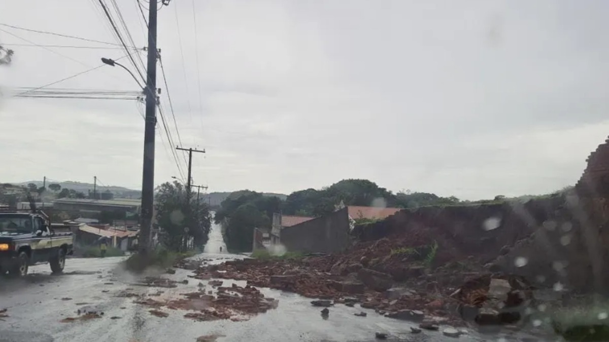 Temporal causa estragos em Minas; houve inundações em Conselheiro Lafaiete  e uma tenda ficou alagada em Santa Luzia, Minas Gerais