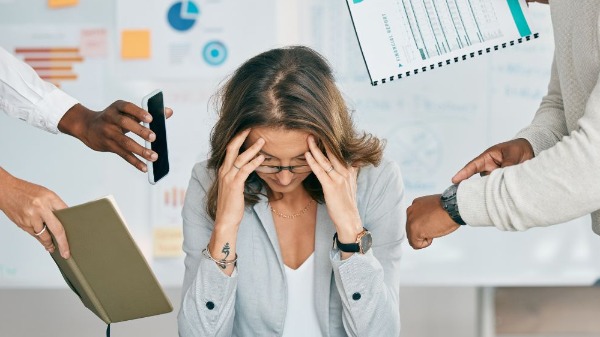Casos de afastamentos do trabalho devido a problemas de saúde mental mais que dobrou em uma década