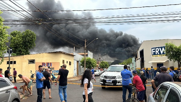 Explosão em empresa química de Sertãozinho evacua a Vila Industrial e deixa homem ferido - Foto: Fabio Marchiselli/CBN Ribeirão Preto