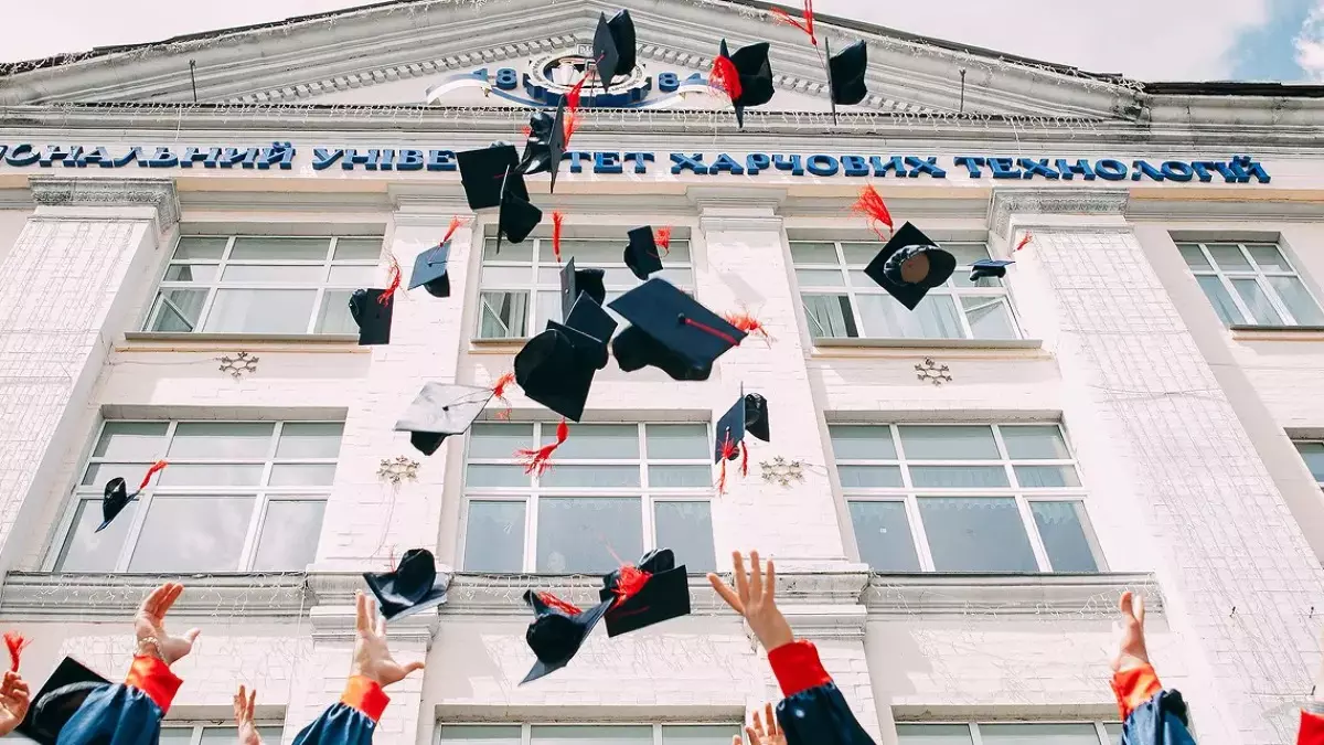 Instituições no exterior consideram o exame nacional (Foto: Vasily Koloda/Unsplash/Reprodução)