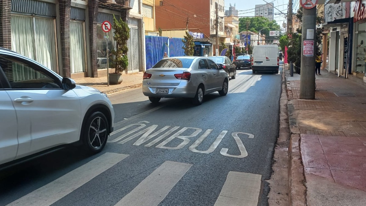 Prefeitura inaugura corredor de ônibus no Quadrilátero Central com faixa exclusiva