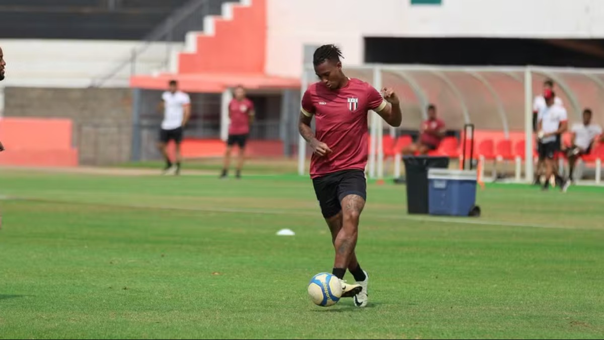 Felipinho deve estrear pelo Botafogo no confronto contra o Santos nesta quinta-feira (19)