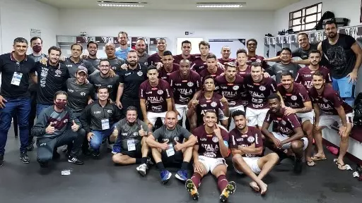 Ferroviária percorre o sentido oposto ao tracejado no início
