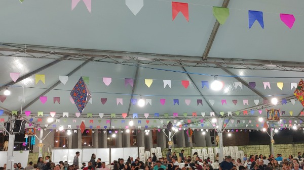 Você sabe qual é a origem da palavra quermesse?