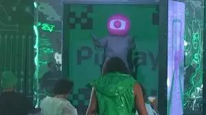 Boninho se veste de Globinho e fãs reagem nas redes sociais