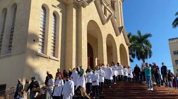 Veja fotos da procissão de Corpus Christi na Matriz de Araraquara