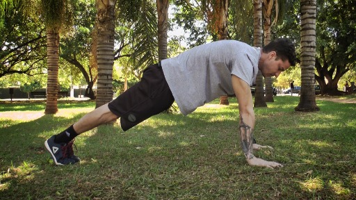 Aprenda como fazer a Flexão de Braços Corretamente