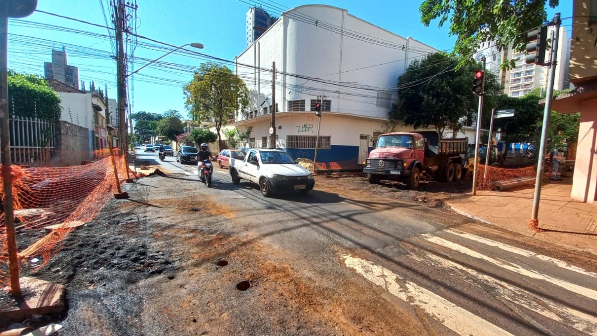 Cruzamento das ruas Florêncio de Abreu e São José é liberado nesta segunda-feira (13)