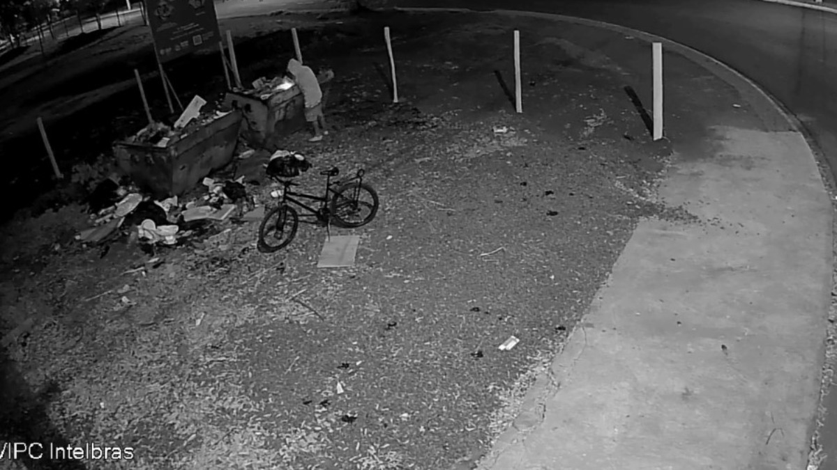 Homem é flagrado ateando fogo a materiais descartados em caçambas de ecoponto em Sertãozinho