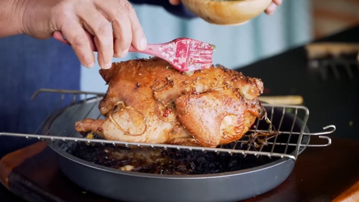 Saiba como fazer um frango assado crocante para o Natal - tudoep