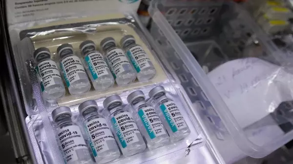 Covid: São Carlos convoca faltosos de 2ª dose de Astrazeneca