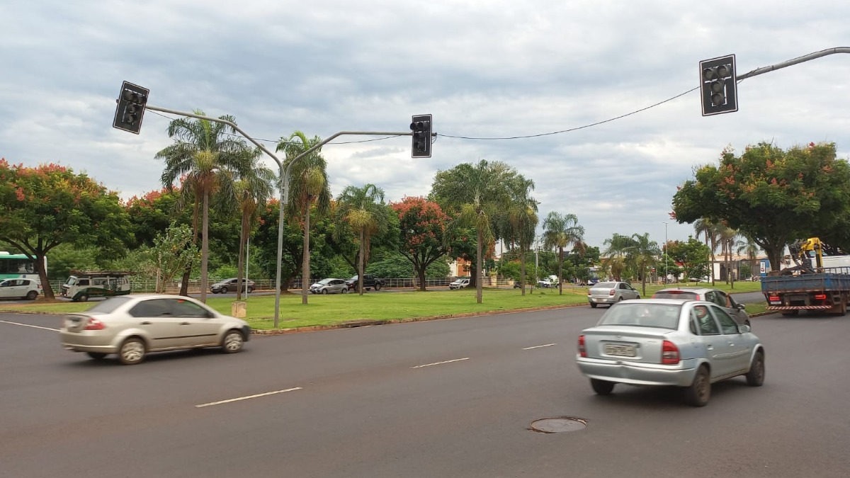 Furto de fiação deixa semáforos sem funcionar na rua Silveira Martins