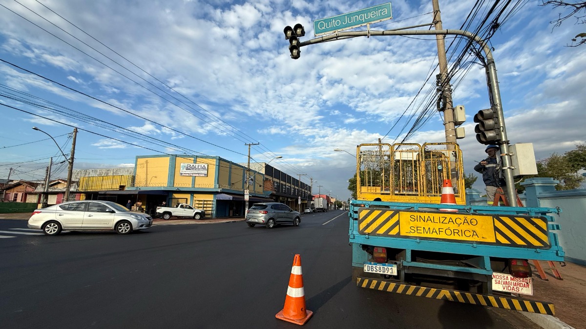 Semáforos sem funcionar em cruzamentos na avenida Saudade devido a tentativa de furto de fiação