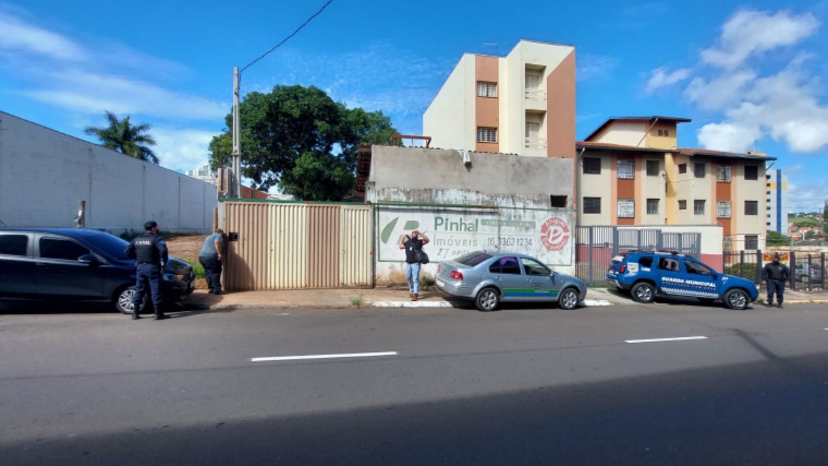 GCM e fiscais realizam operação em comércios de sucata em São Carlos