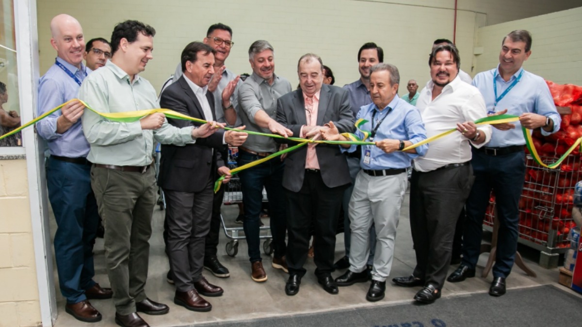 Desenlace da fita marca a inauguração da primeira unidade do Paulistão Atacadista em Mogi Guaçu - Crédito: Divulgação