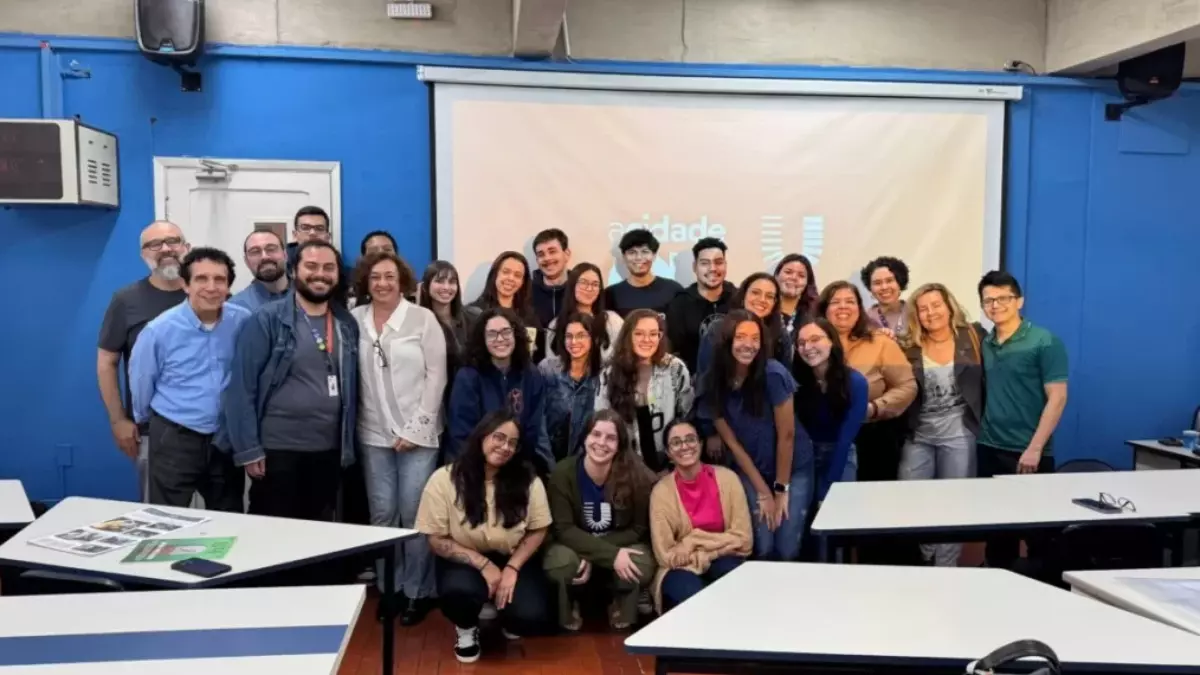 Professores, alunos e profissionais do portal acidade on na inauguração do projeto de 