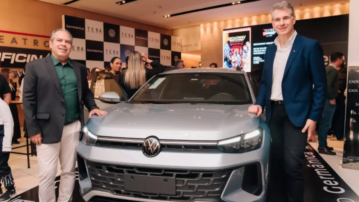 Evandro Garms, diretor de operações na Grupo Germânica e Ciro Possobom, presidente e CEO da Volkswagen do Brasil - Crédito: Divulgação