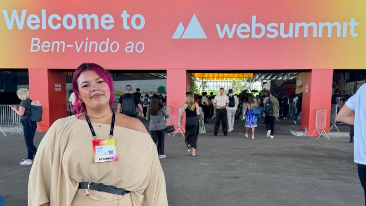 Larissa Gonzalez esteve presente no Web Summit Rio 2025, um dos maiores eventos focado em tecnologia e inovação, representando o Grupo EP - Crédito: Divulgação