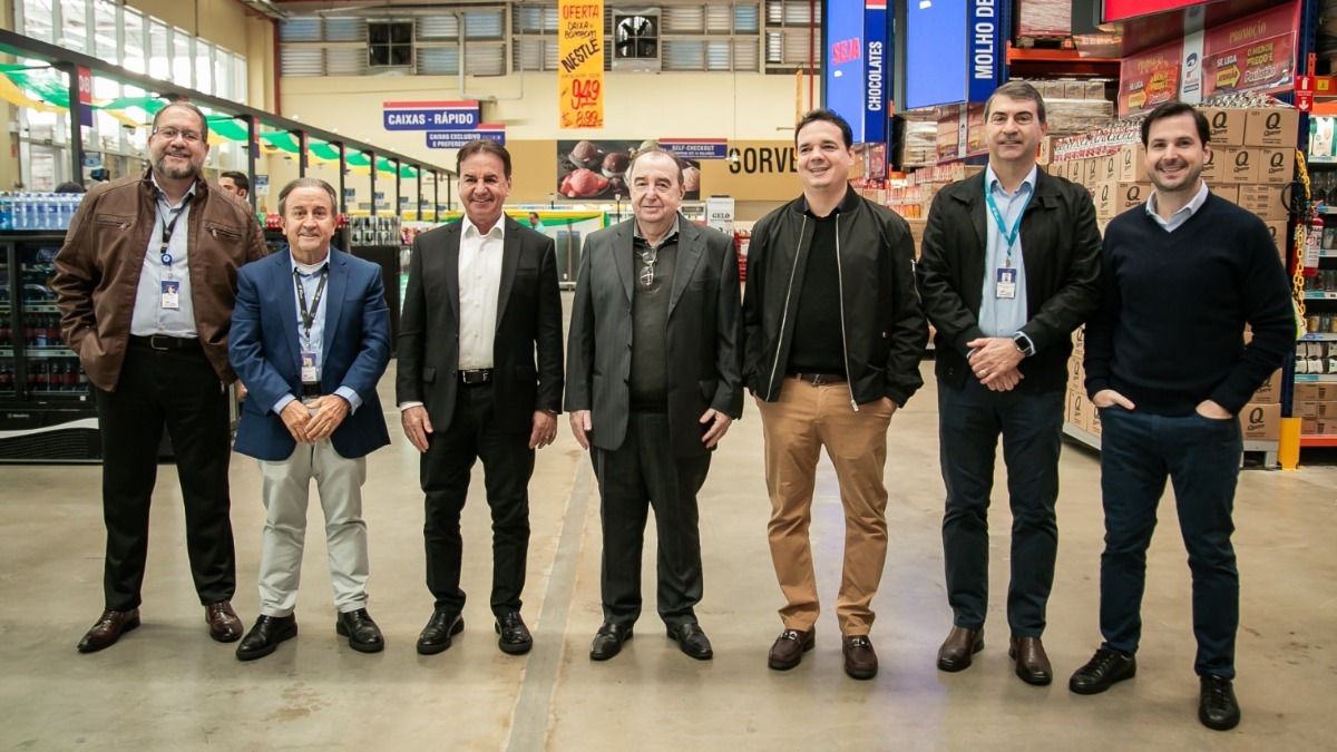 Diretoria do Grupo Savegnago esteve presente na inauguração da unidade em Limeira - Foto: Divulgação
