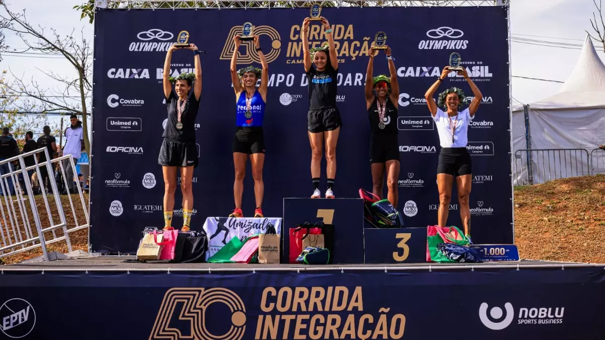 Com o tempo de 38m21s, Anny Karoline ficou em primeiro lugar no pódio de 10 km feminino - Crédito: Rogério Capela