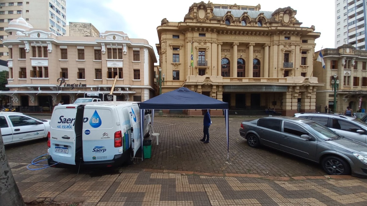 Onda de calor: Ribeirão Preto disponibiliza sistema de hidratação em frente ao Theatro Pedro II