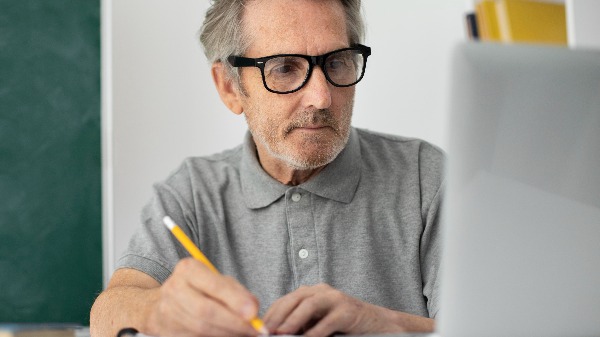 Cresce o número de alunos com mais de 60 anos na rede estadual de ensino