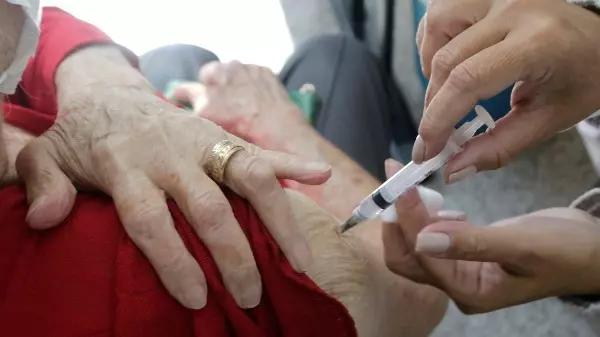 4ª dose: Campinas vacina 600 idosos com mais de 80 anos