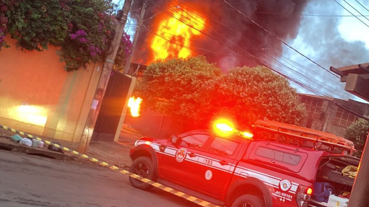 Depósito de empresa de recicláveis é atingido por incêndio na zona Norte de Ribeirão Preto