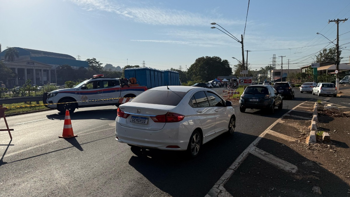 Prova de ciclismo dos Jogos Regionais interdita trecho da avenida Murílio Biagi
