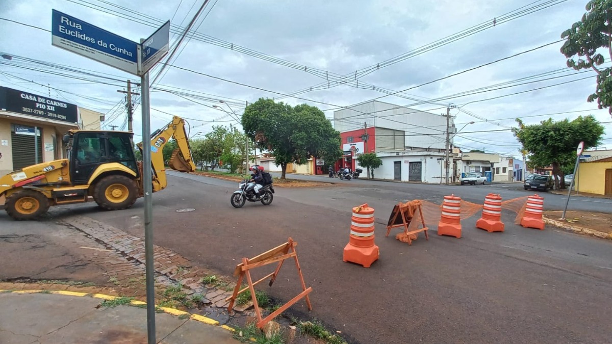 Avenida Pio XII tem nova interdição para troca de galerias