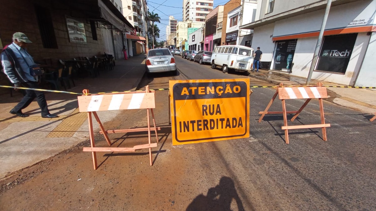 Cruzamento na rua São José no Centro de Ribeirão Preto é interditado nesta quarta-feira (18)