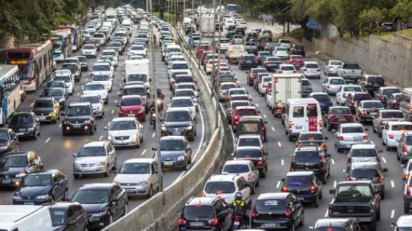 Irritabilidade no trânsito pode transformar o carro em arma - Foto: Agências