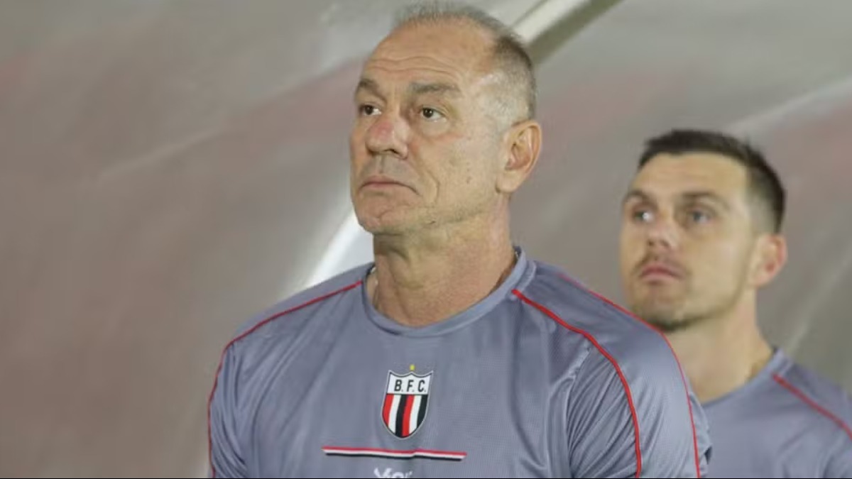 Ivan Izzo segue como técnico interino do Botafogo-SP