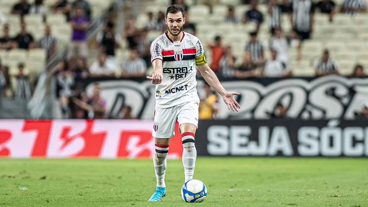 Jean Victor vira desfalque de última hora no Botafogo-SP