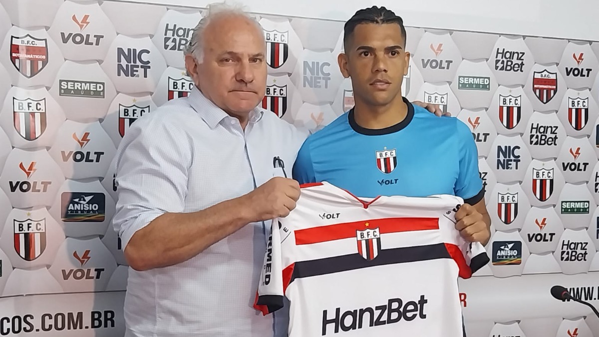 Botafogo-SP apresenta Jhony Douglas última contratação para a continuidade da temporada