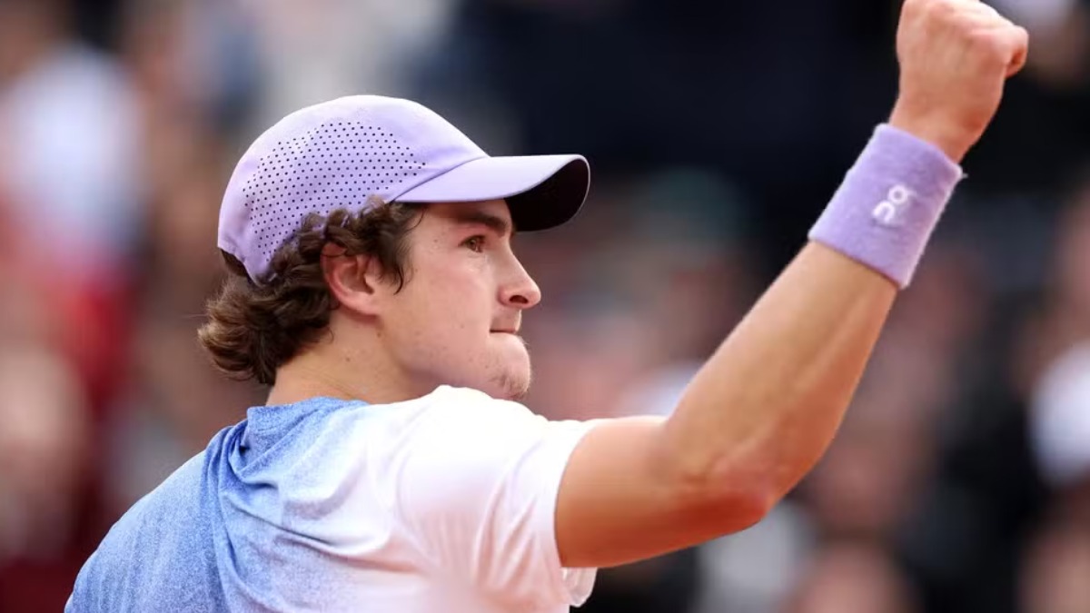 João Fonseca supera número 28 do mundo e avança à segunda rodada em Roland Garros