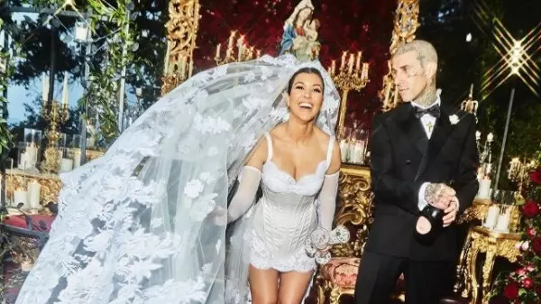 Kourtney Kardashian e Travis Barker realizam terceira cerimônia de casamento