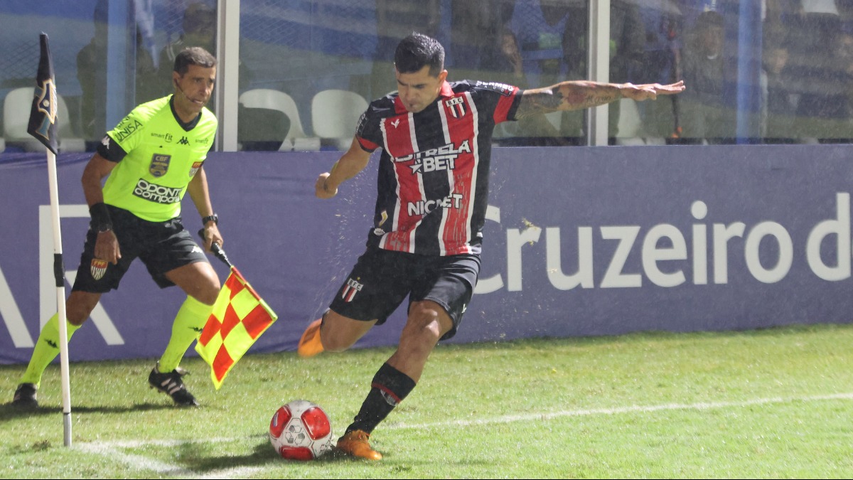 Leandro Maciel destaca apoio da família e do Botafogo para decidir permanecer em Ribeirão Preto