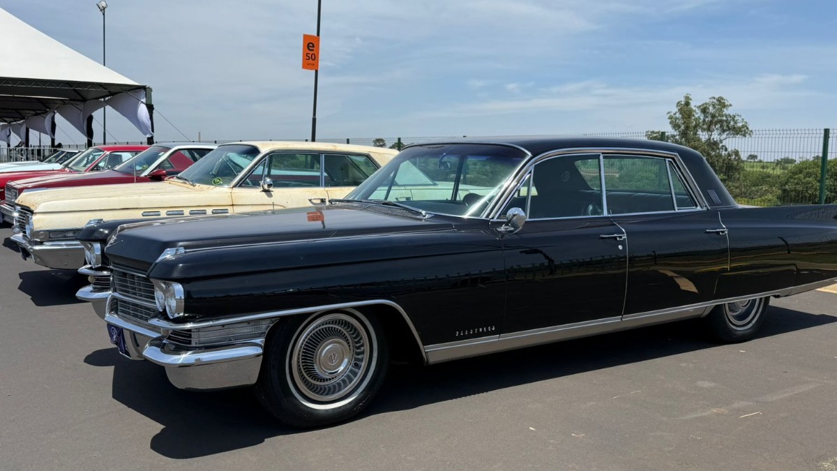 Leilão de veículos antigos movimenta fim de semana no Outlet Santa Maria, em Ribeirão Preto